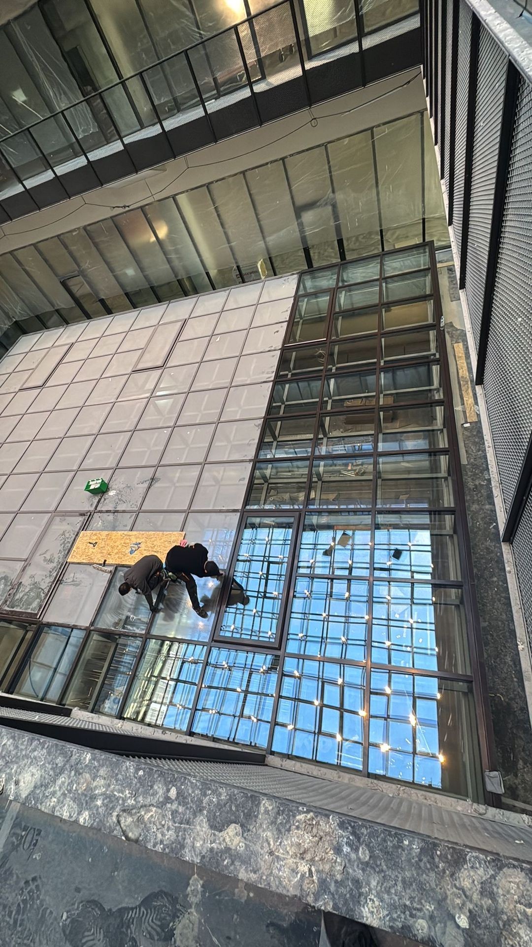 Gründliche Fensterreinigung